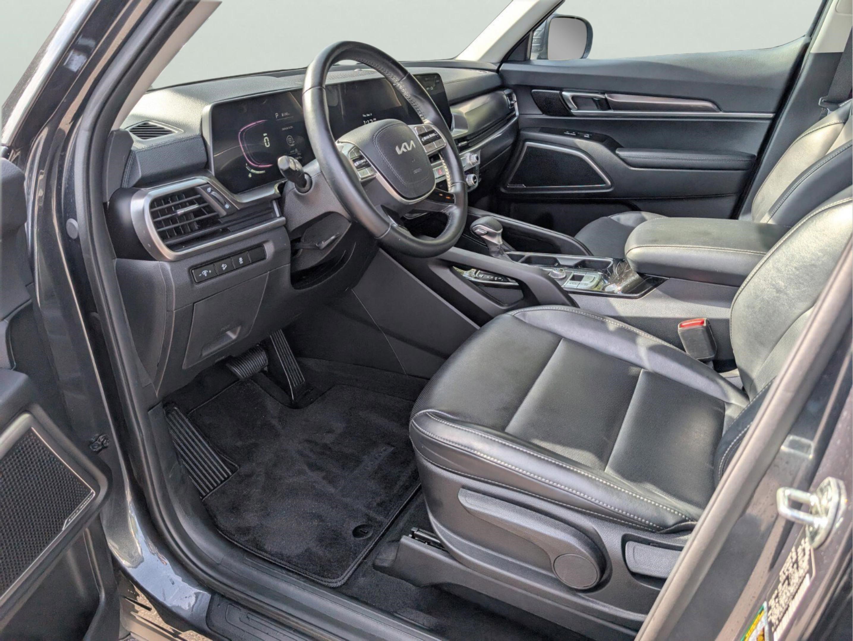 Certified 2024 Kia Telluride LX image 30