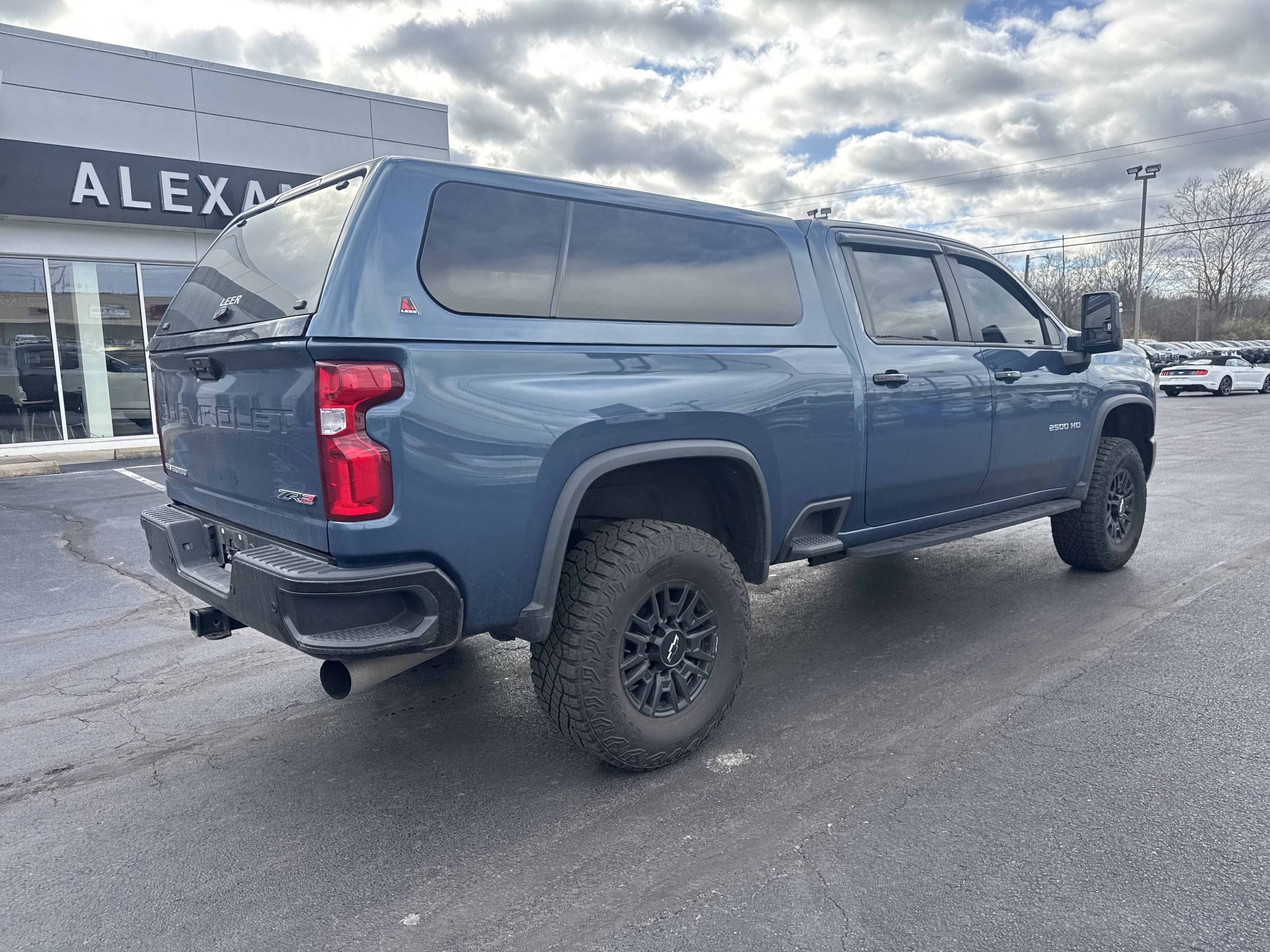 Used 2024 Chevrolet Silverado 2500 ZR2 w/ Technology Package image 3