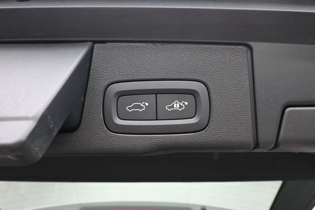 Used 2024 Volvo XC60 B5 Ultimate w/ Protection Package Premier AWD/4WD image 33