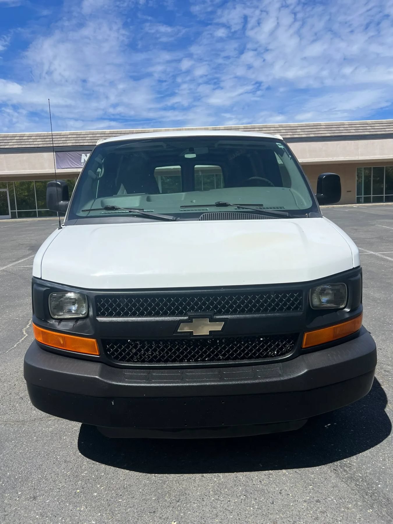 Used 2015 Chevrolet Express 2500 RWD image 2