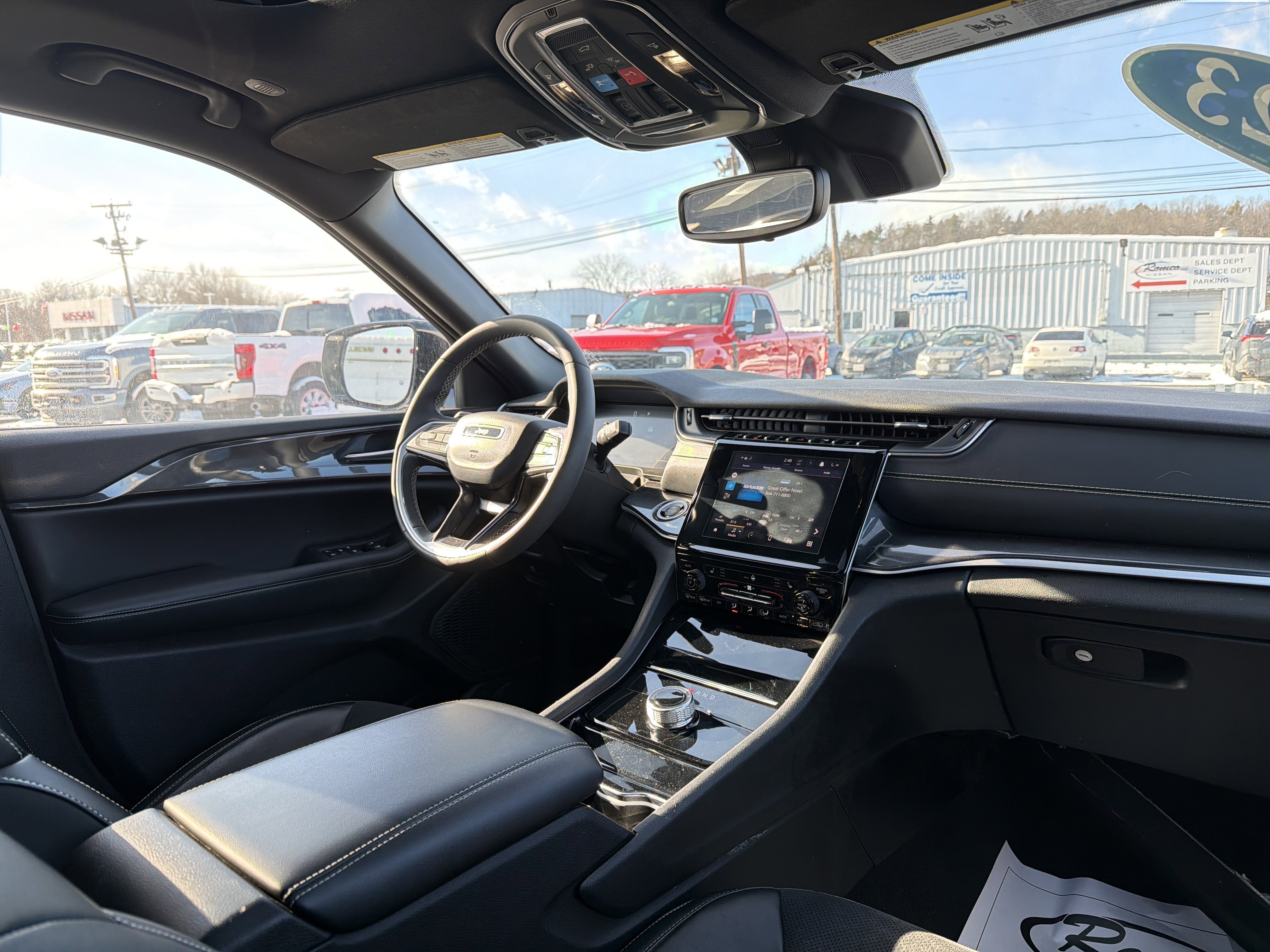 Used 2023 Jeep Grand Cherokee L Laredo image 16