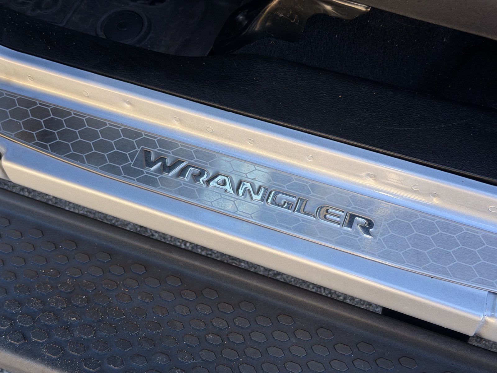Used 2024 Jeep Wrangler High Altitude AWD/4WD image 18