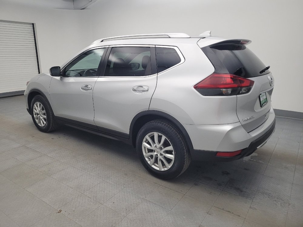 Used 2018 Nissan Rogue SV image 3