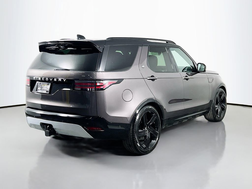 Used 2025 Land Rover Discovery Metropolitan Edition image 5