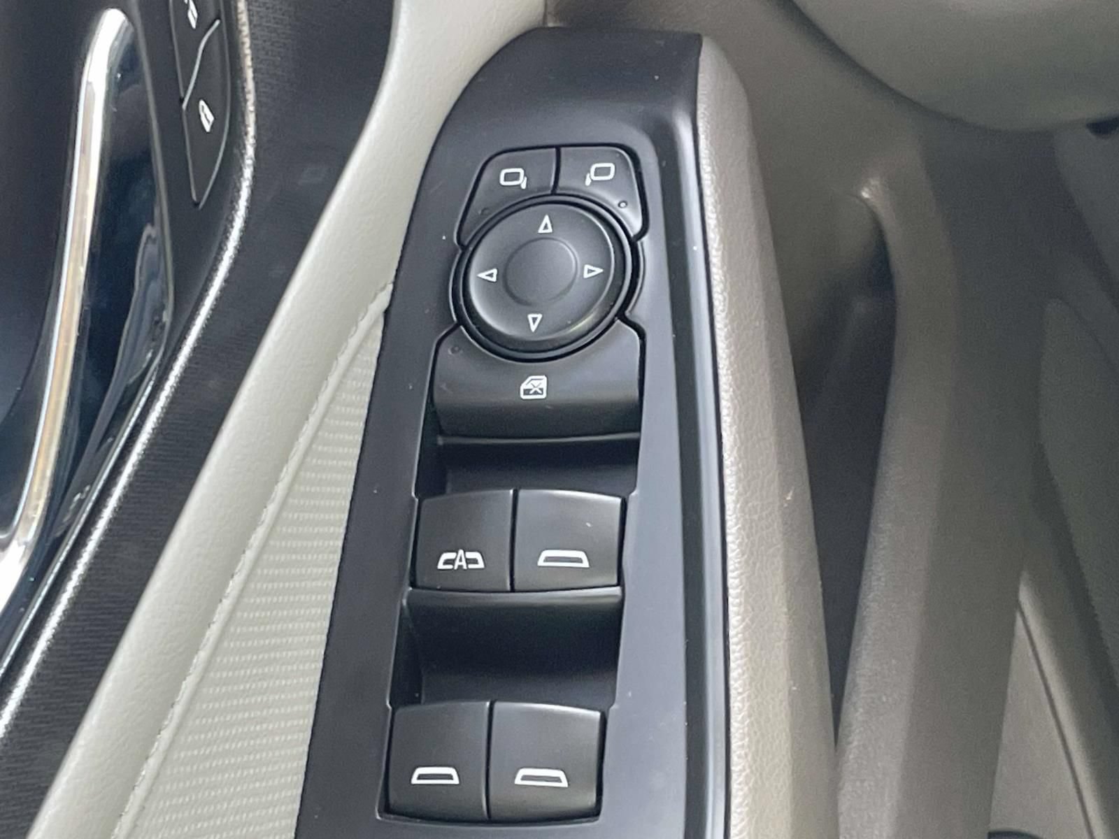Used 2021 Chevrolet Traverse Premier AWD/4WD image 28