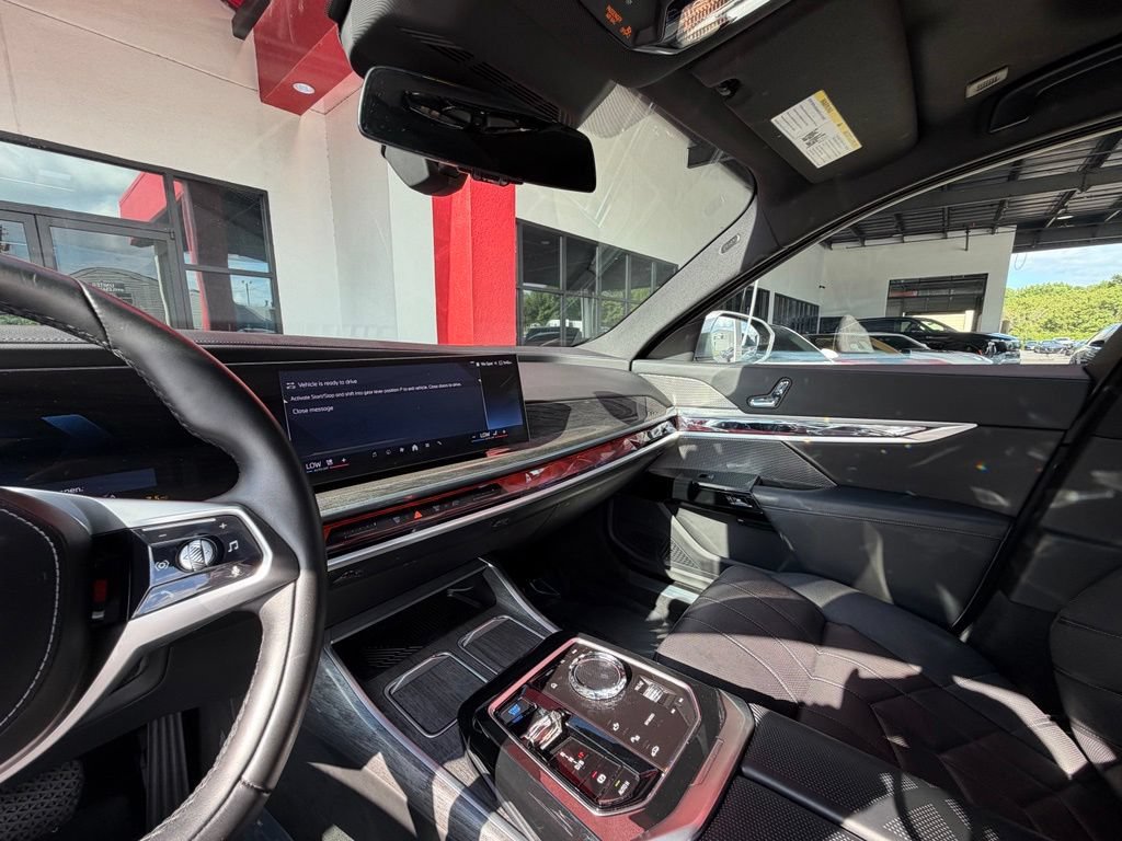 Used 2023 BMW i7 xDrive60 AWD/4WD image 24