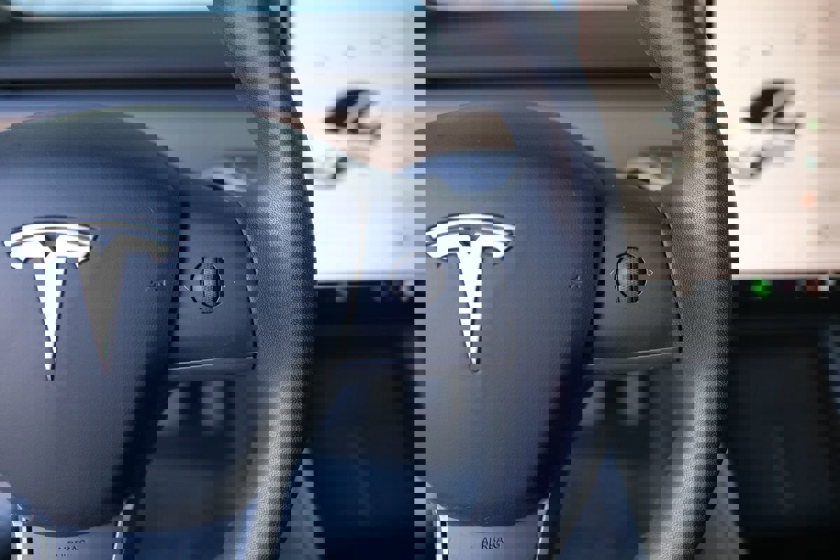 Used 2020 Tesla Model 3 Standard Range Plus image 13