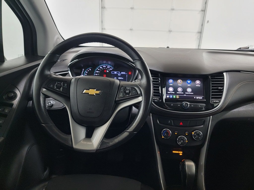 Used 2020 Chevrolet Trax LT w/ LT Convenience Package FWD image 12