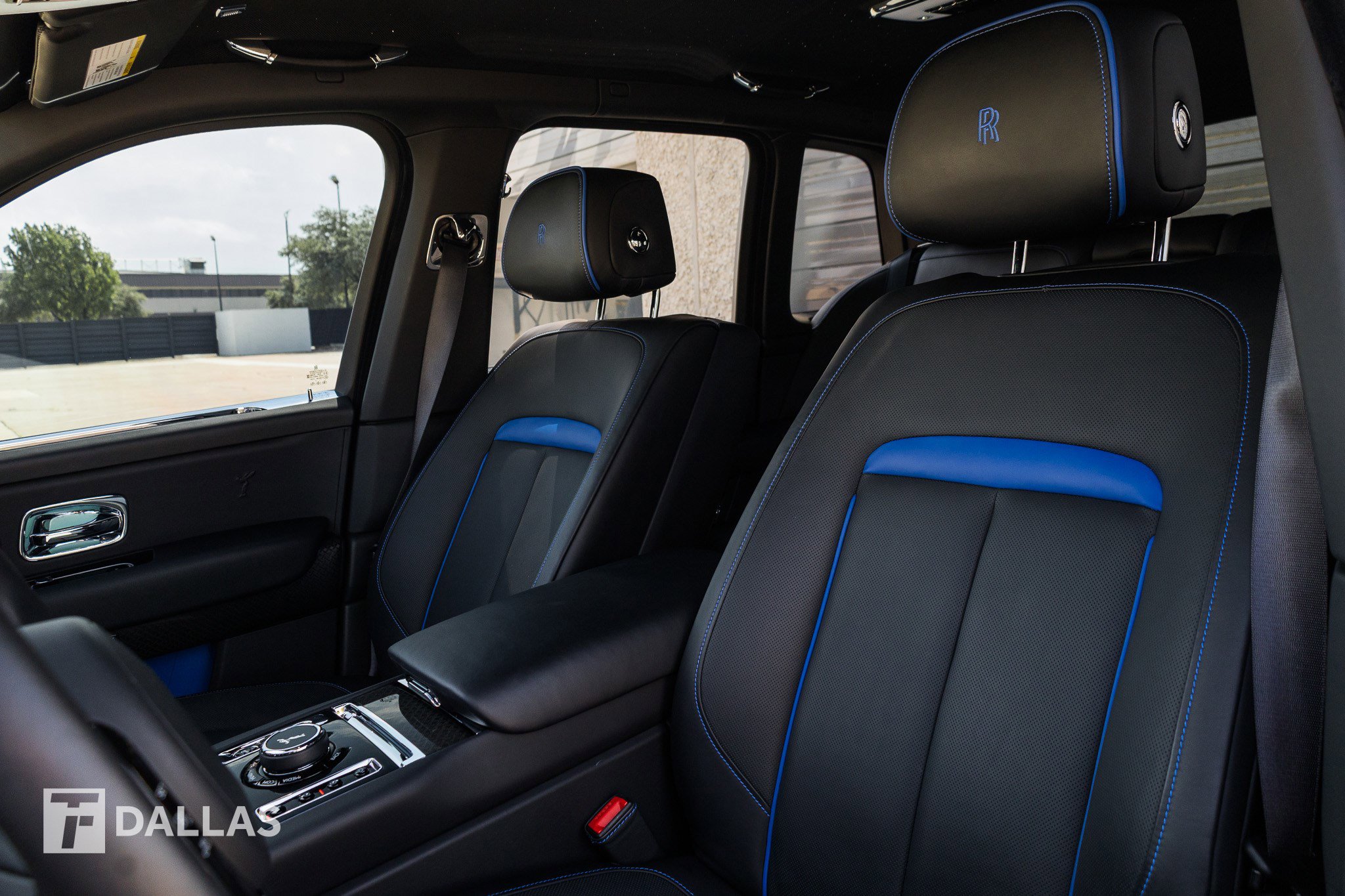 Used 2022 Rolls-Royce Cullinan Black Badge w/ Dark Exterior Package image 24