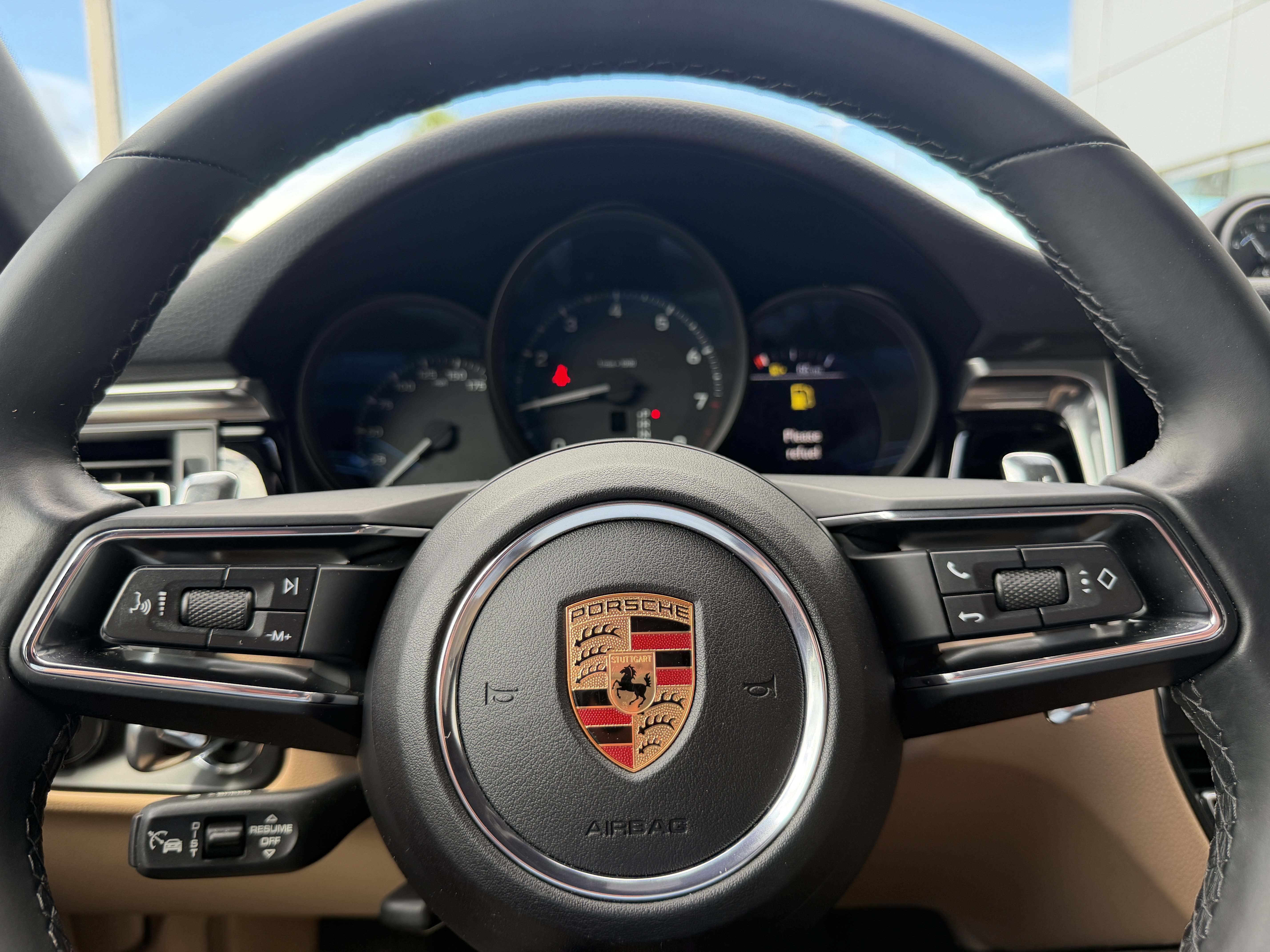 Certified 2024 Porsche Macan AWD/4WD image 34