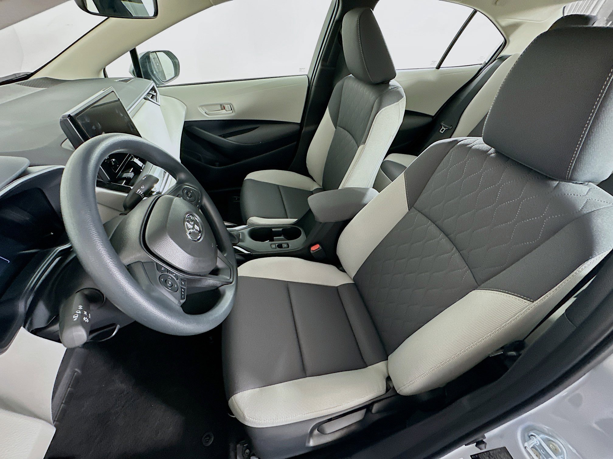 Used 2026 Toyota Corolla LE FWD image 13