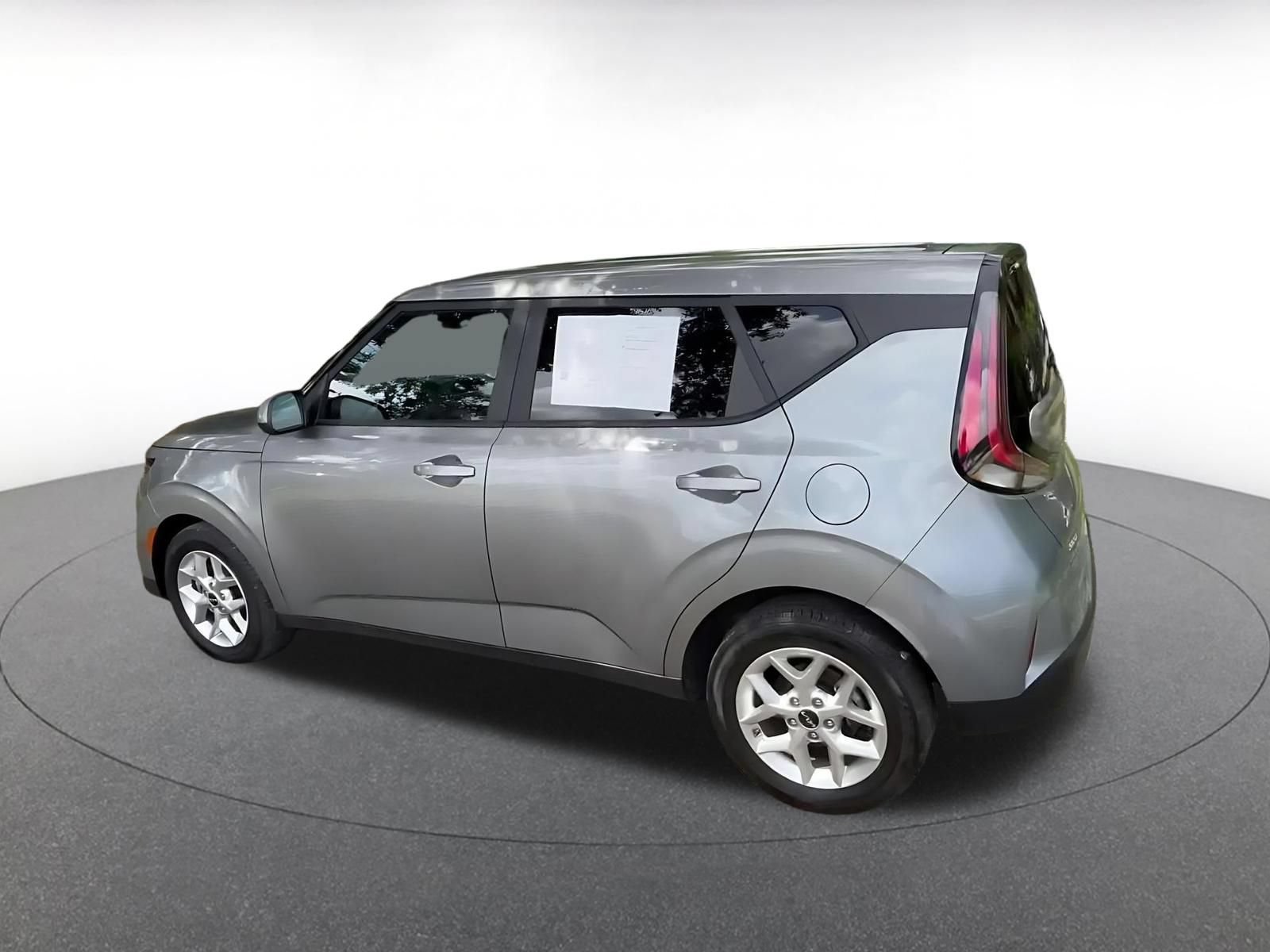 Used 2025 Kia Soul LX w/ LX Technology Package FWD image 10