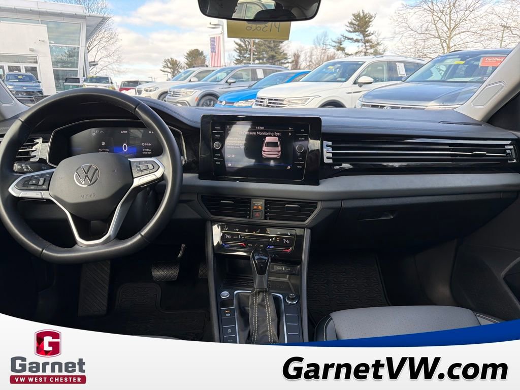 Certified 2025 Volkswagen Jetta SE image 13