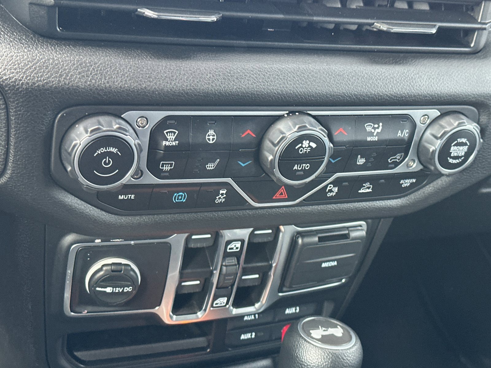 Used 2024 Jeep Wrangler Unlimited w/ Convenience Group image 19