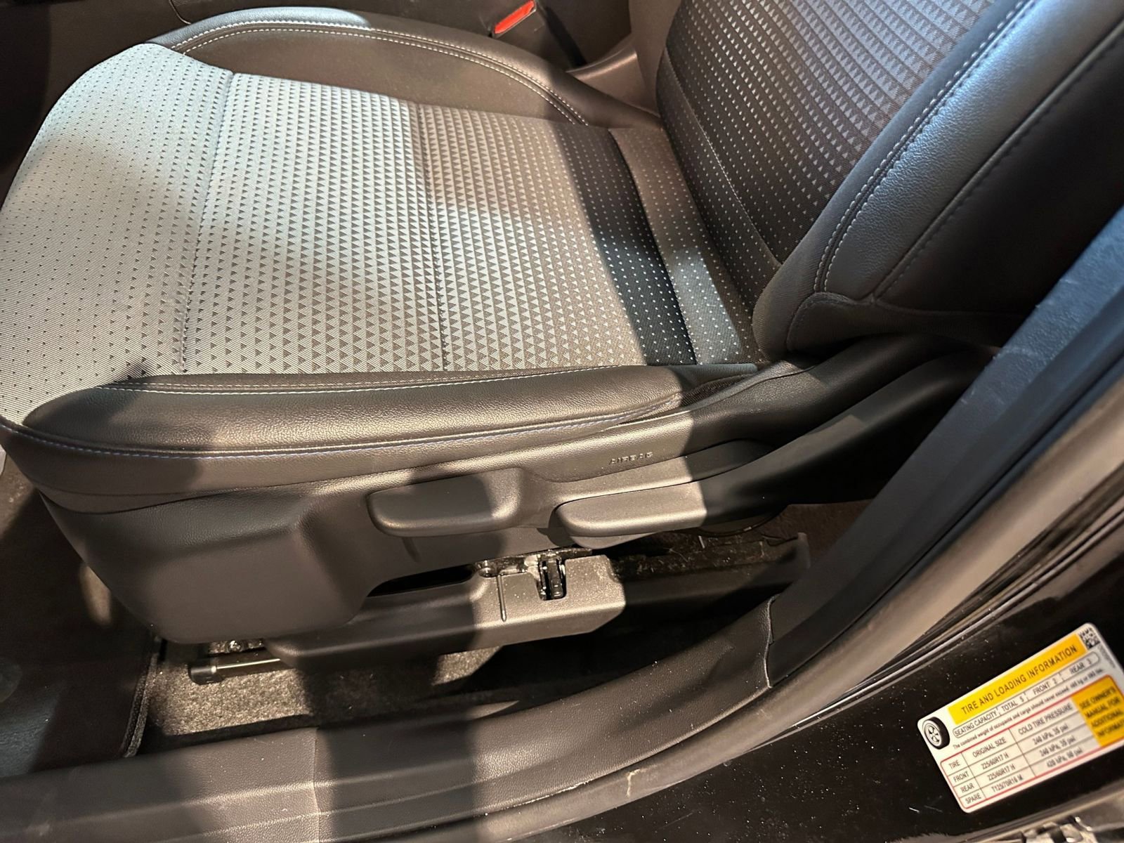 Used 2025 Chevrolet Trax LT w/ LT Convenience Package image 22