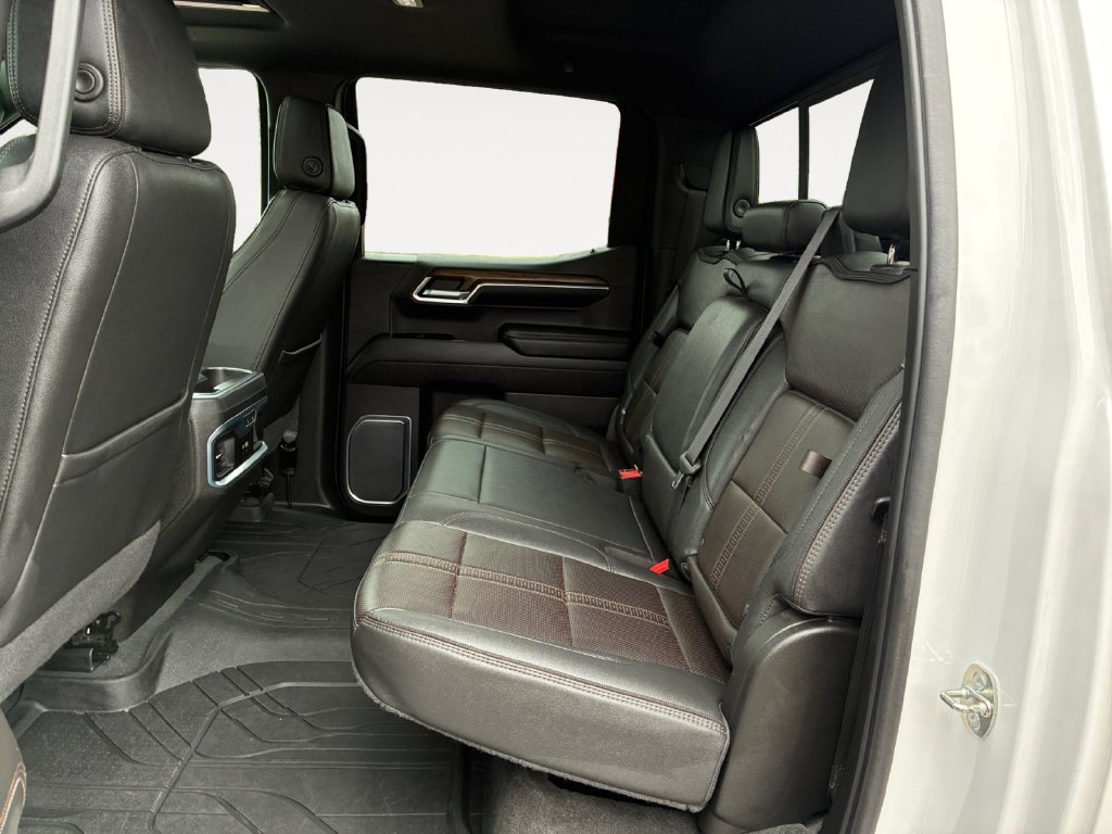 Used 2022 Chevrolet Silverado 1500 High Country w/ High Country Premium Package AWD/4WD image 13