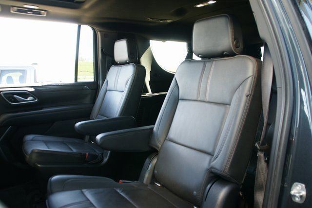 Used 2022 Chevrolet Suburban RST w/ Sport Performance Package image 29