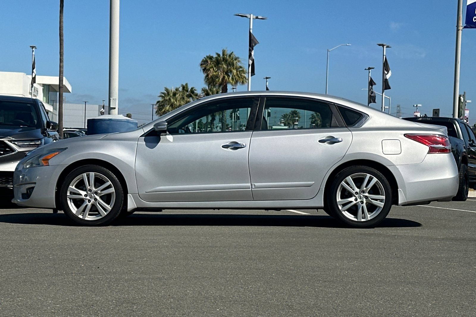 Used 2015 Nissan Altima 3.5 SL FWD image 7