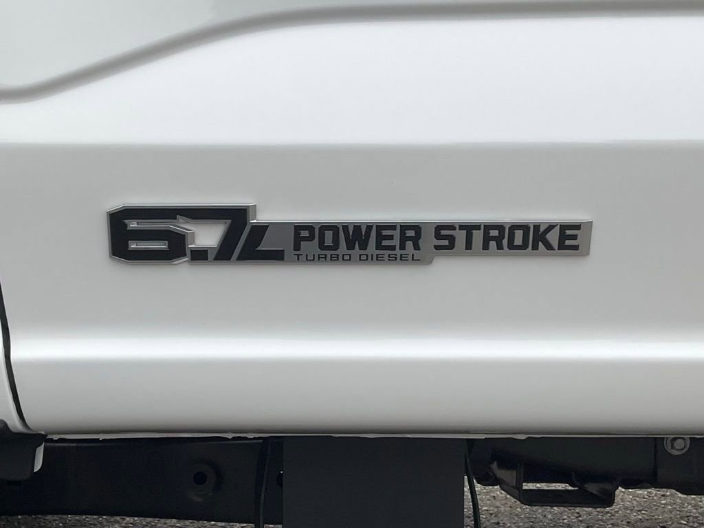 Certified 2025 Ford F350 Lariat w/ Black Appearance Package image 23