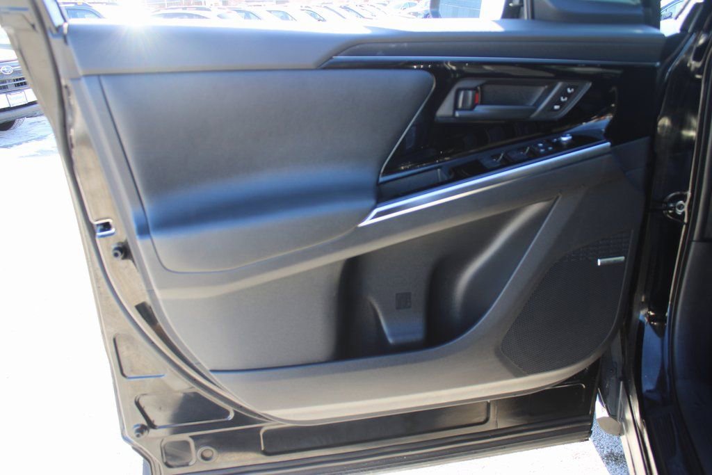 Used 2023 Subaru Solterra AWD image 9