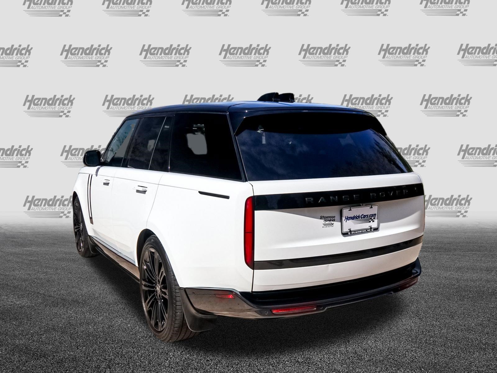 Used 2025 Land Rover Range Rover SE AWD/4WD image 8