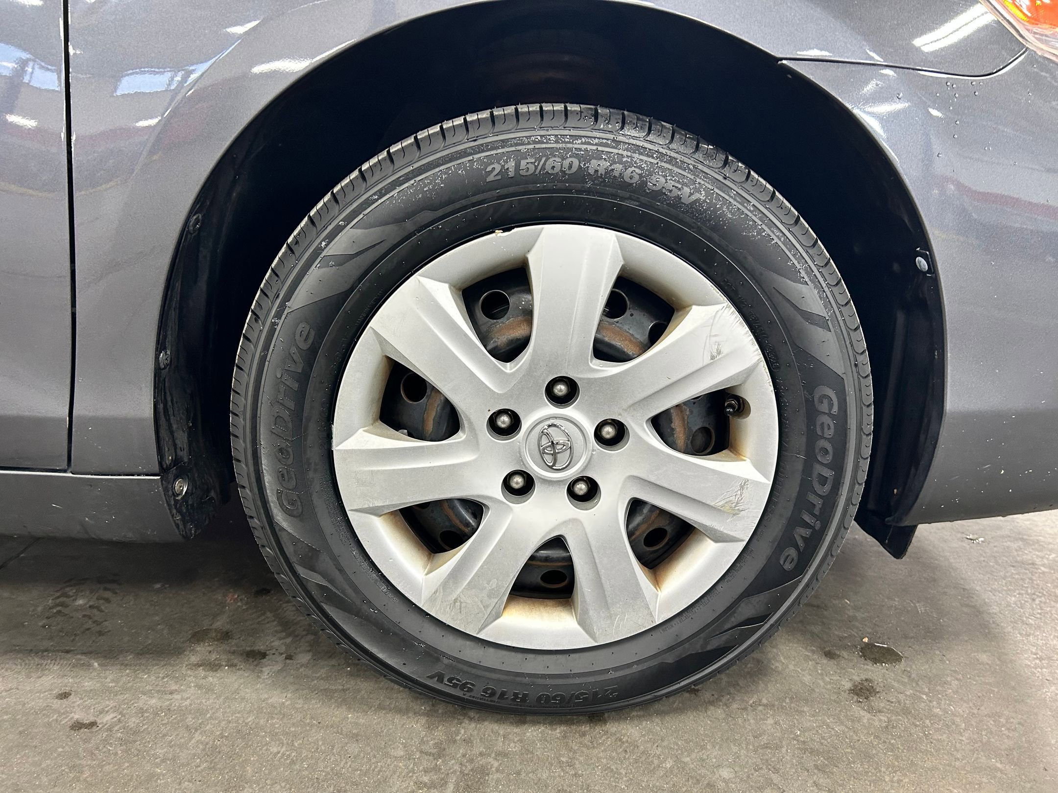 Used 2011 Toyota Camry LE image 29