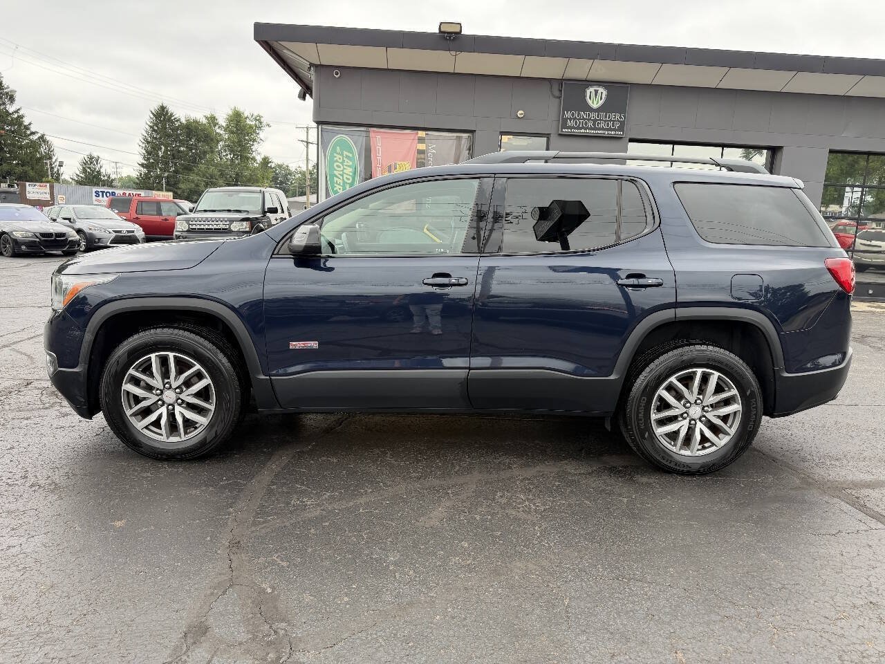 Used 2017 GMC Acadia SLE w/ Driver Alert Package I AWD/4WD image 3