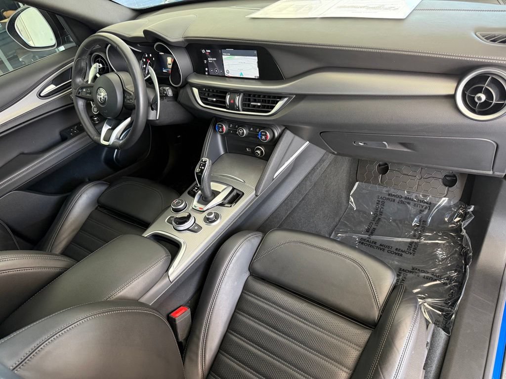 Used 2023 Alfa Romeo Stelvio Veloce AWD/4WD image 17
