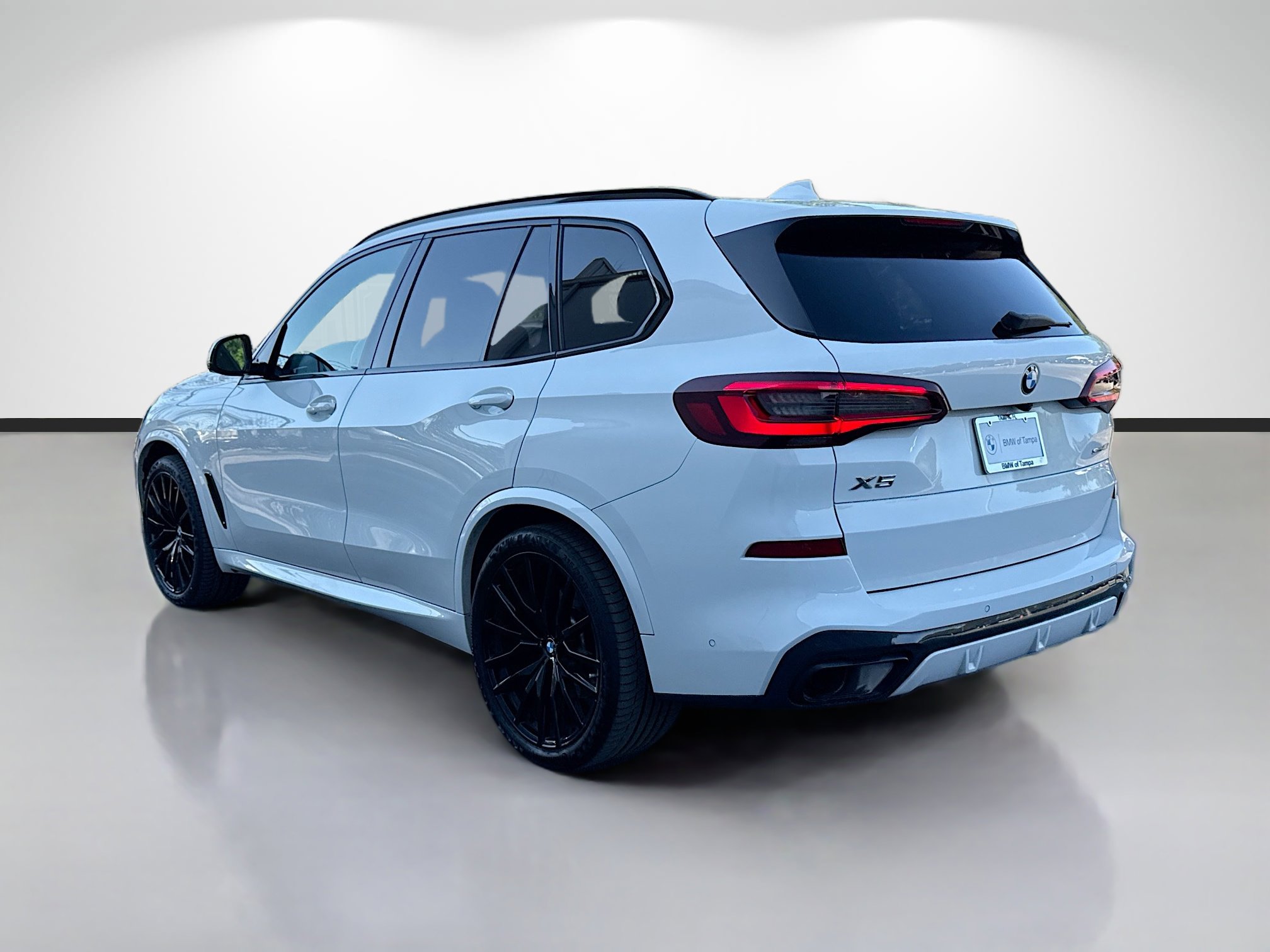 Used 2023 BMW X5 sDrive40i w/ M Sport Package RWD image 5