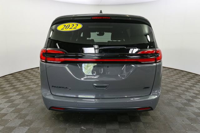 Used 2022 Chrysler Pacifica Touring-L w/ Uconnect Theater Family Group AWD/4WD image 8