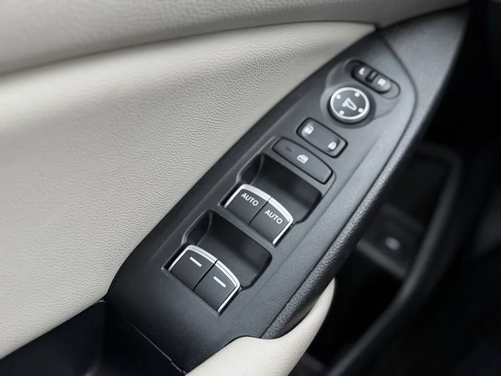 Used 2020 Honda Accord Touring image 9