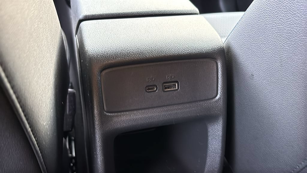 Used 2025 Chevrolet Trax LT FWD image 9