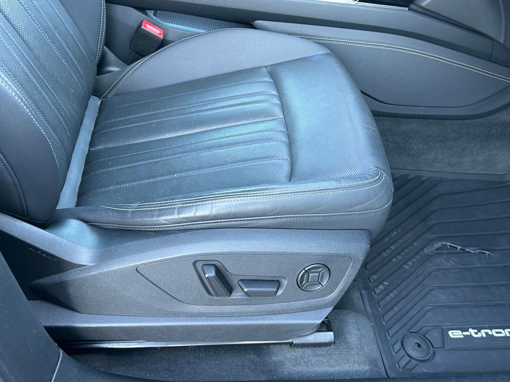 Used 2022 Audi e-tron Premium Plus w/ Premium Plus Package image 62