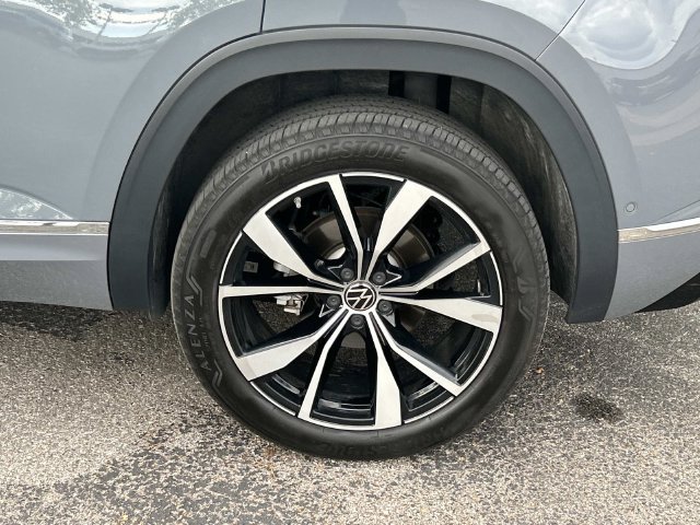Used 2024 Volkswagen Atlas Cross Sport SEL Premium R-Line AWD/4WD image 14