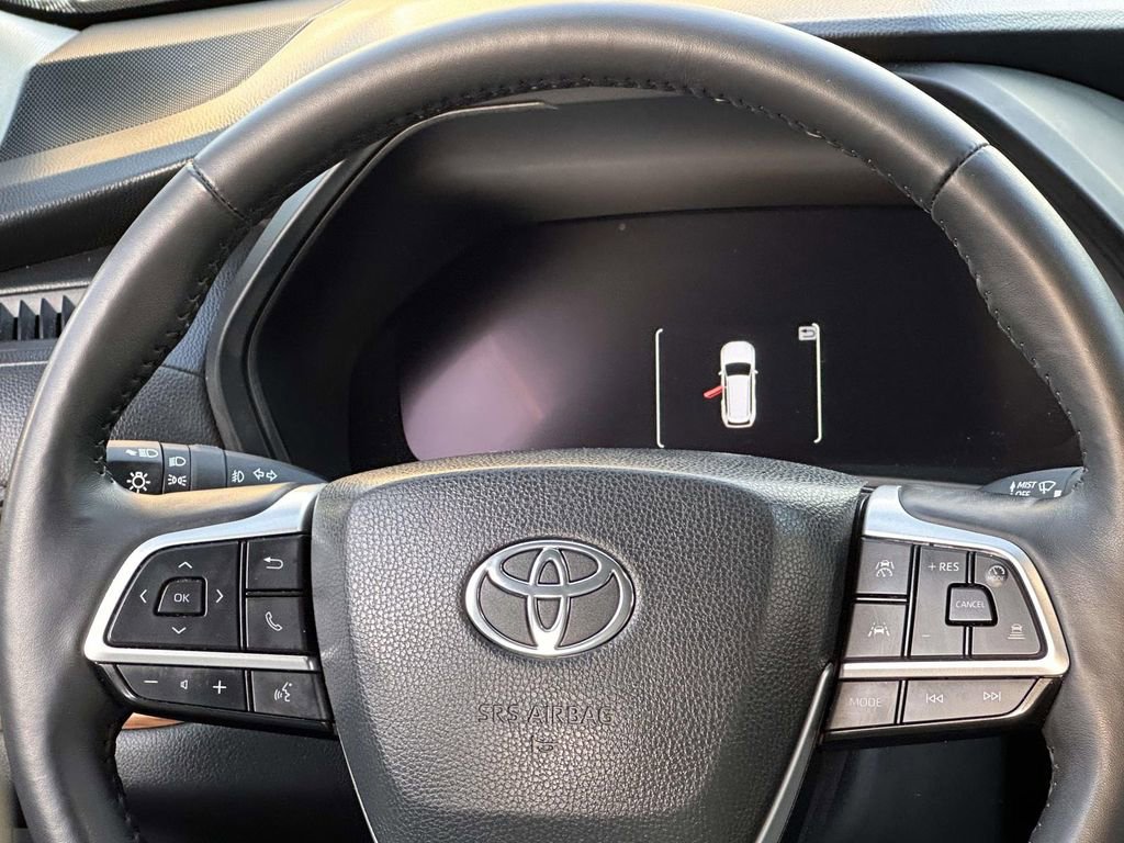 Used 2024 Toyota Grand Highlander AWD image 18