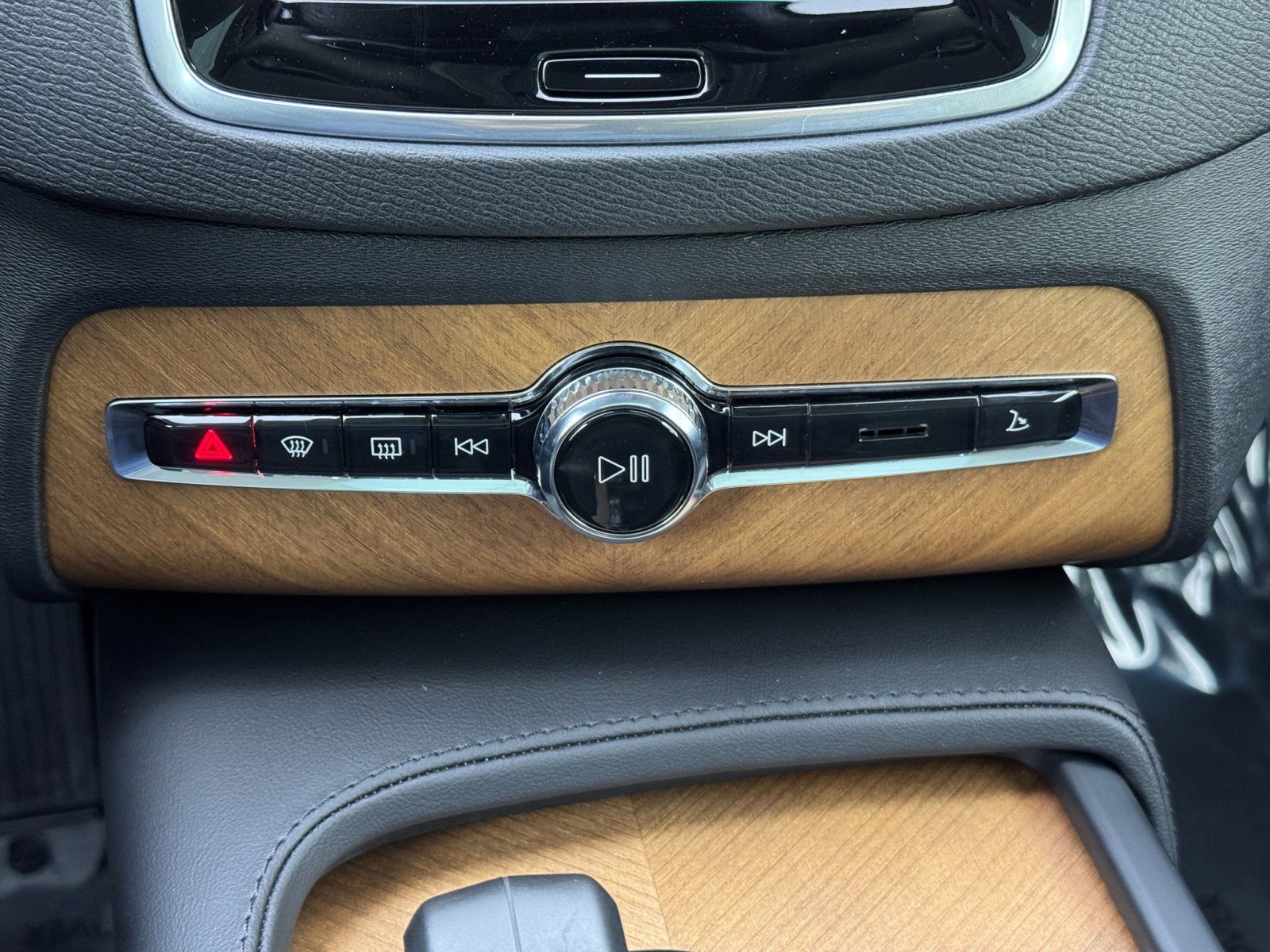 Used 2024 Volvo XC90 T8 Plus w/ Protection Package Premier image 29