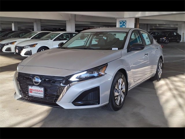 Used 2025 Nissan Altima 2.5 S image 3