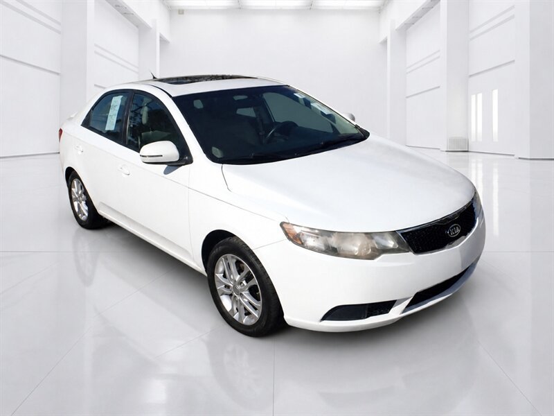 Used 2011 Kia Forte EX w/ Premium Pkg FWD image 2