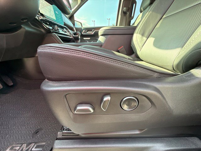 Used 2025 GMC Sierra 1500 Denali w/ Technology Package AWD/4WD image 47