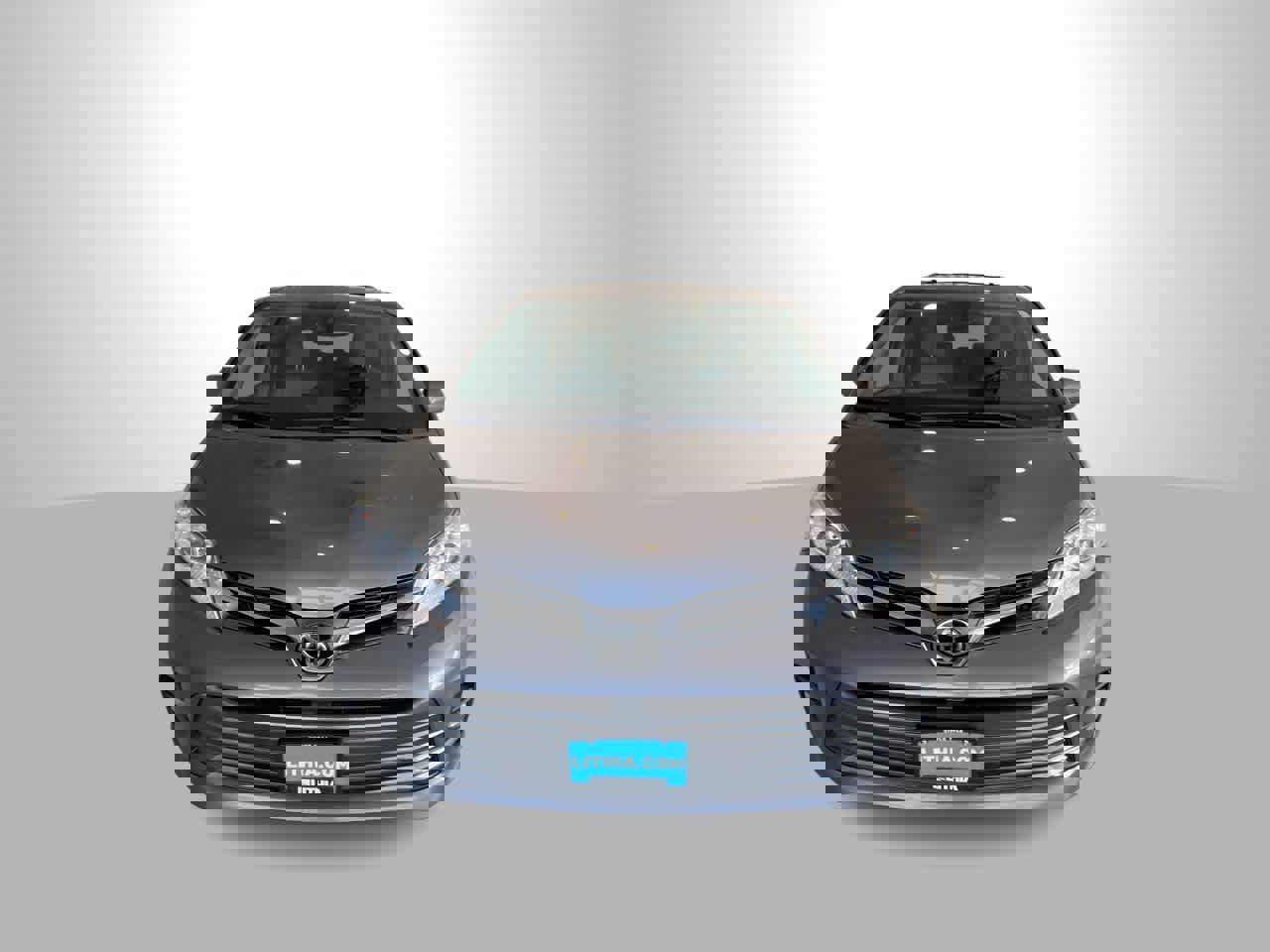 Used 2018 Toyota Sienna XLE w/ XLE Navigation Package image 3