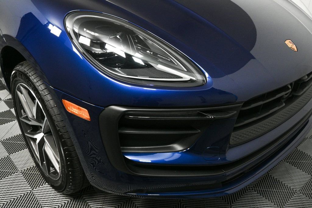 Certified 2025 Porsche Macan image 37