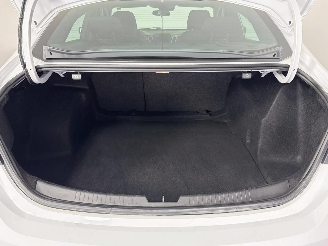Used 2023 Chevrolet Malibu LT FWD image 42