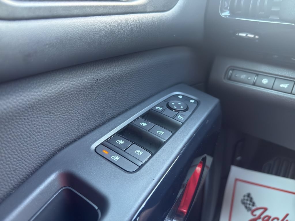 Used 2026 Nissan Pathfinder SV FWD image 19