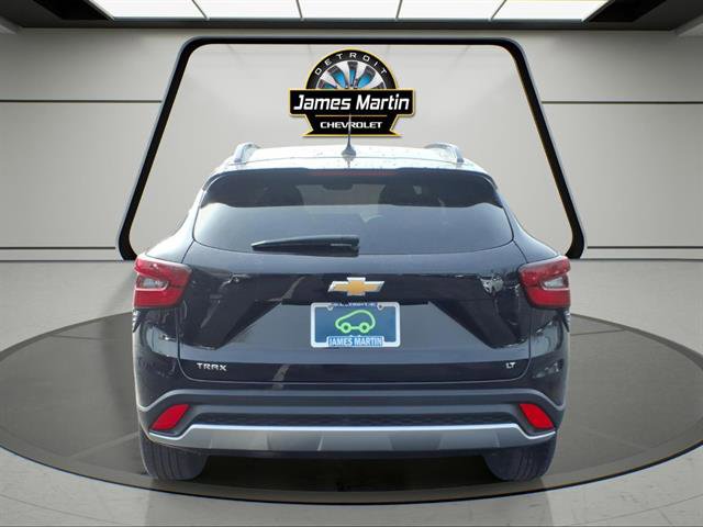Certified 2024 Chevrolet Trax LT w/ Driver Confidence Package image 5