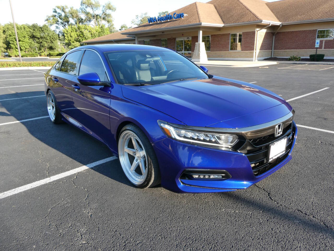 Used 2019 Honda Accord Sport image 3