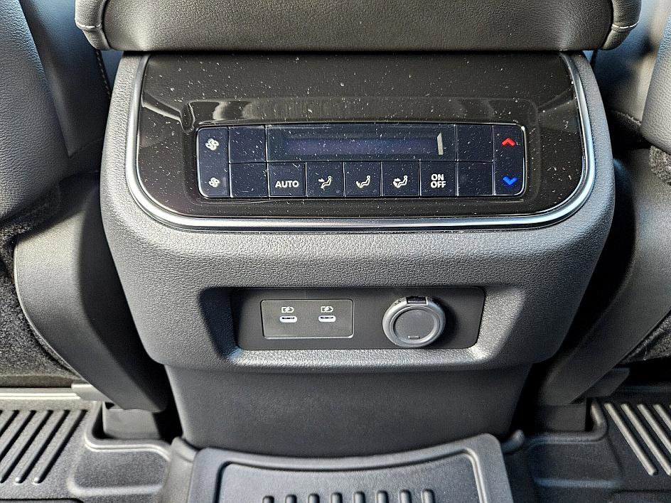 New 2026 Nissan Armada SL image 11