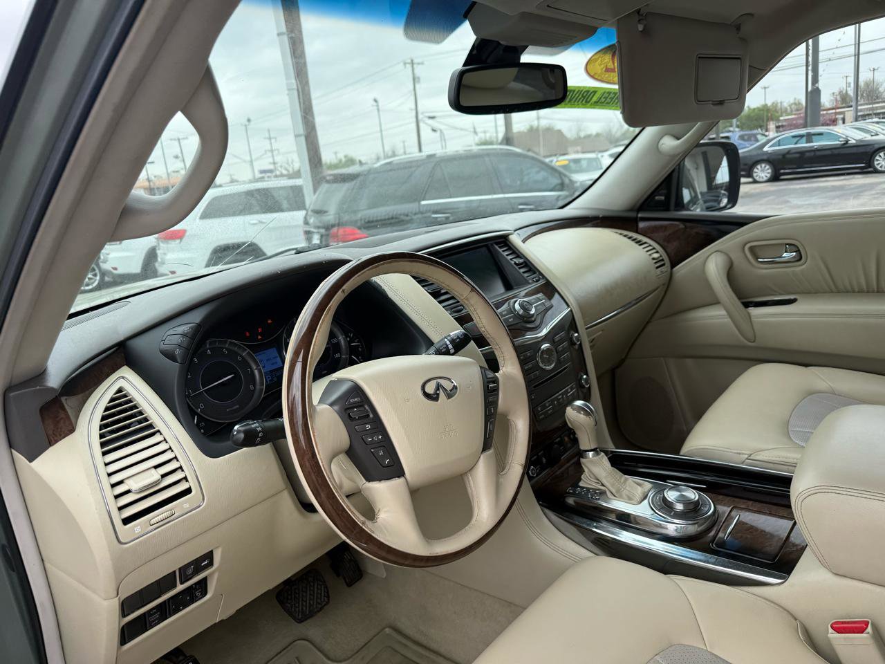 Used 2012 INFINITI QX56 4WD w/ Deluxe Touring Pkg image 11