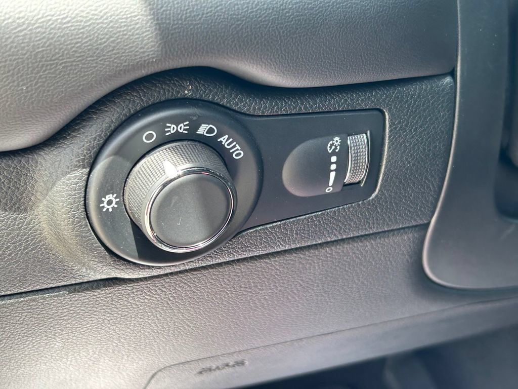 Used 2025 Dodge Durango GT AWD/4WD image 26