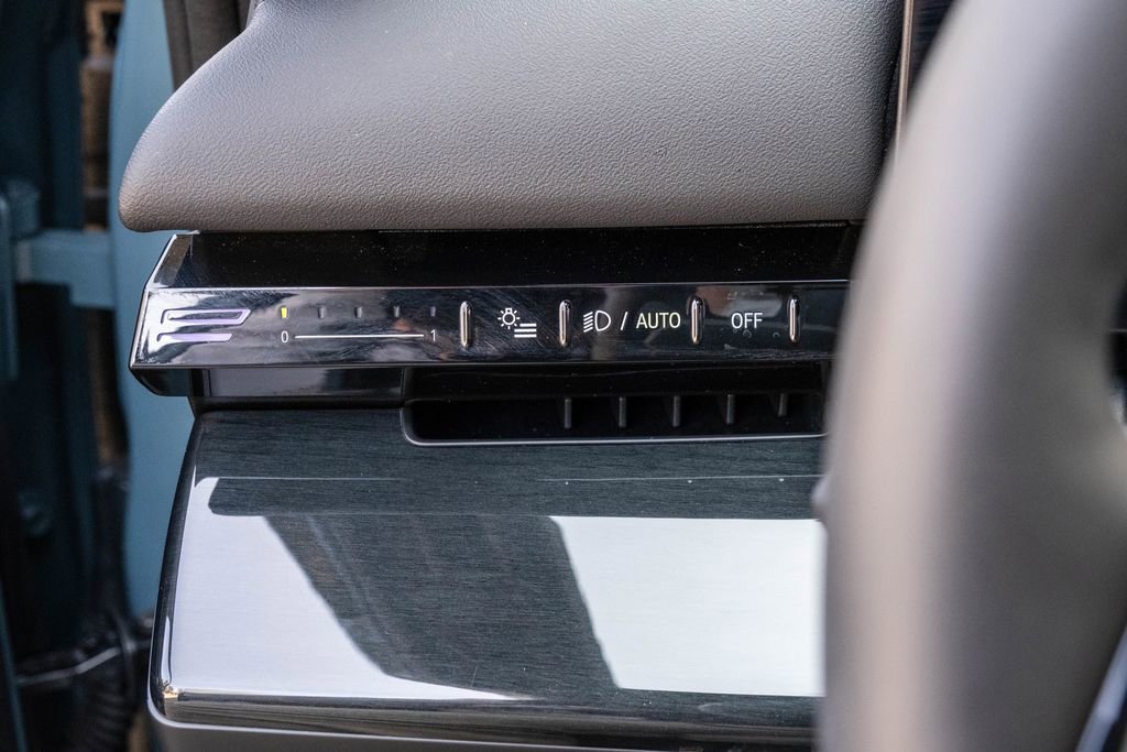 Used 2025 BMW 530i xDrive w/ Premium Package image 20