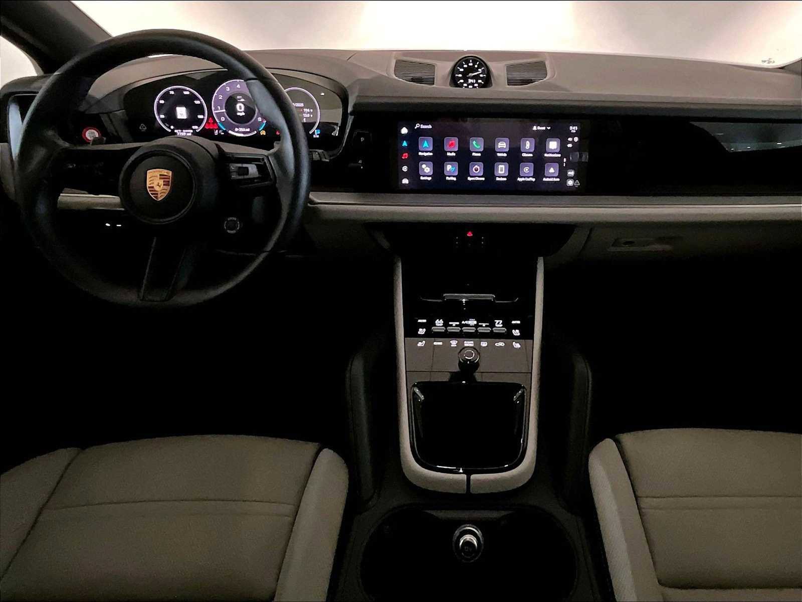 Used 2025 Porsche Cayenne image 17